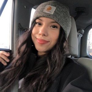 Meet your Posher, Cinthia